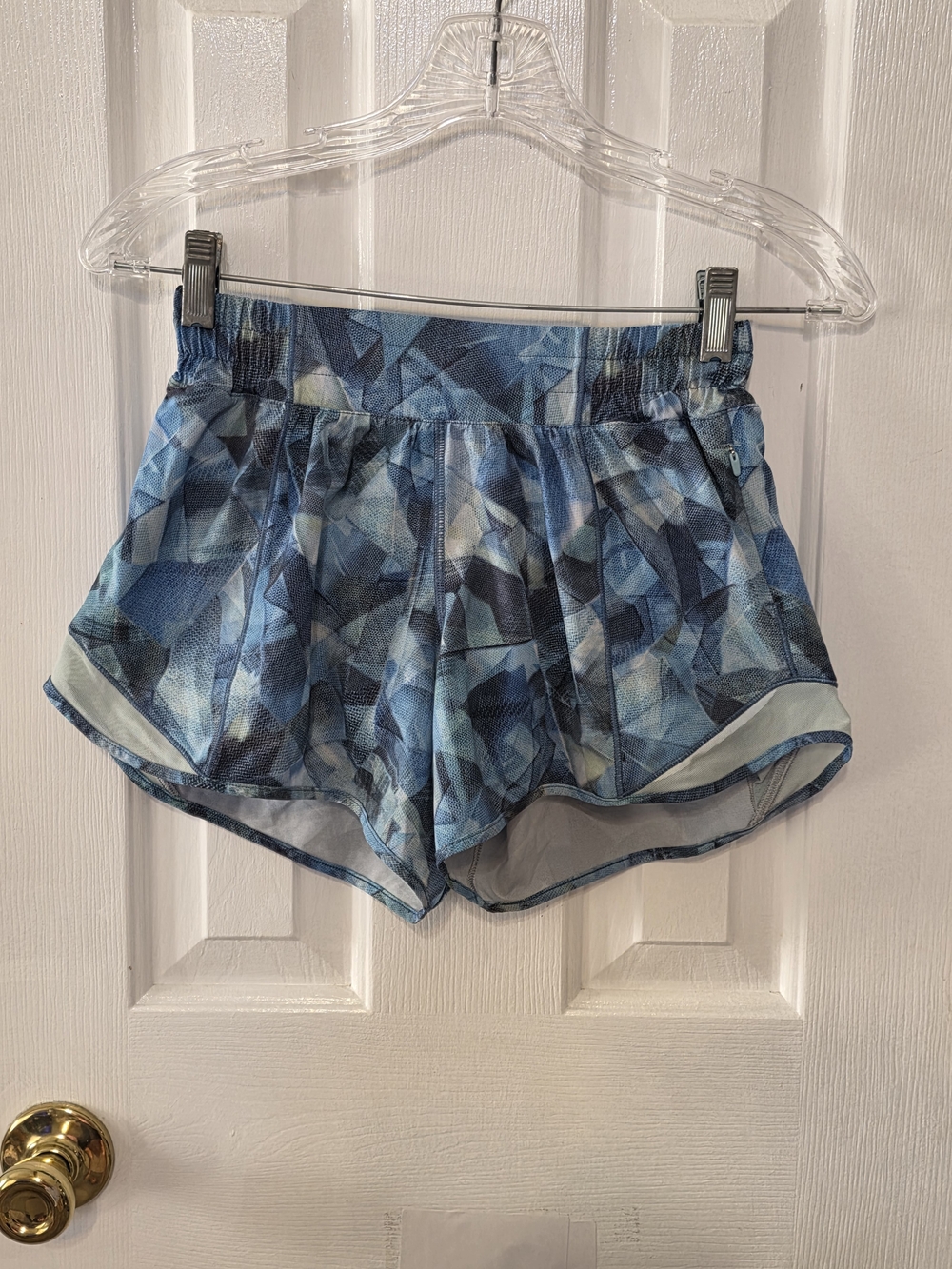 Lululemon Hotty Hot Short 4" Lined Size 4 City Shadow Alpine White Multi Blue